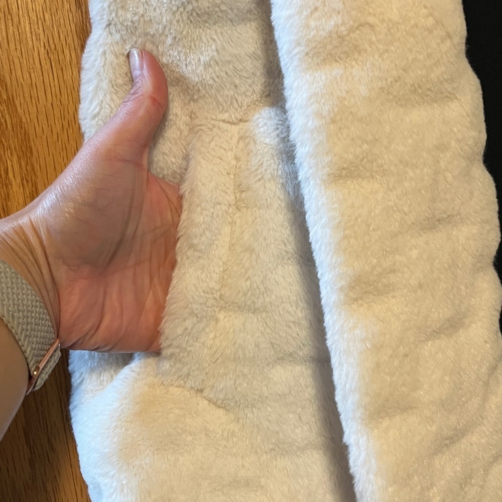 Lucy Cream Fleece Outerwear - Picture 4 of 11